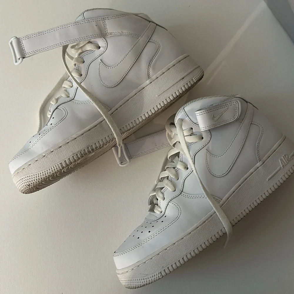 NIKE AIR FORCE 1 MID ‘07